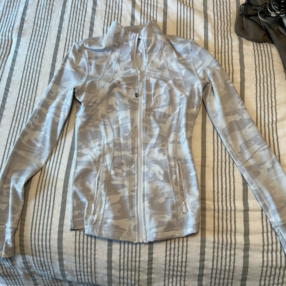 Lulu lemon jacket, grey and white size 2